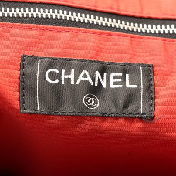 CHANEL Travel Ligne Quilted Nylon Black Tote CC - Picture 7 of 8